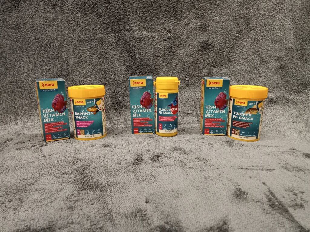 Fisch Vitamine + Rote Mückenlarven oder Daphine oder Tubifex